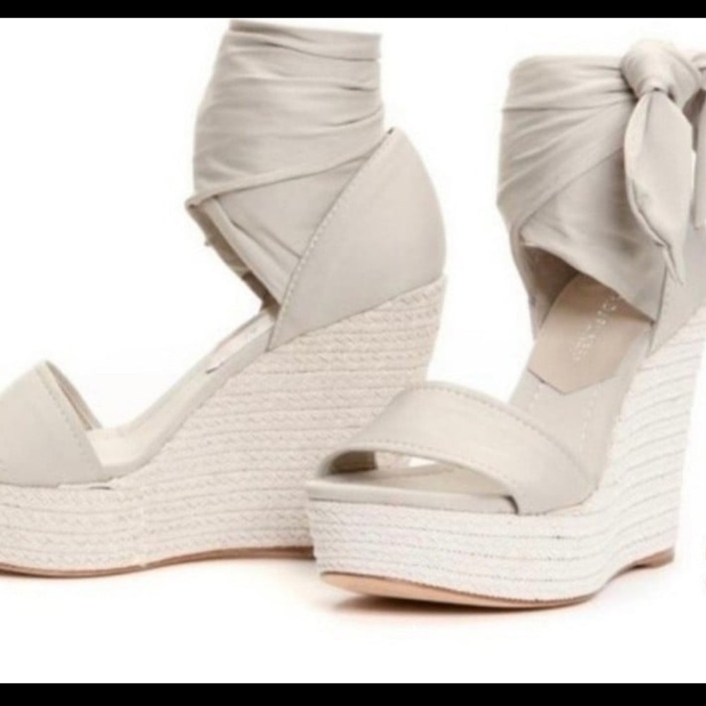 Donald J Pliner Wedges